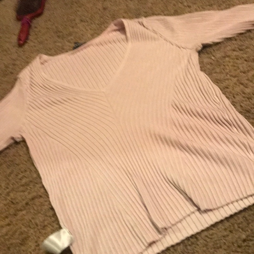 Off white stretch vneck 1/4 sleeve short blouse